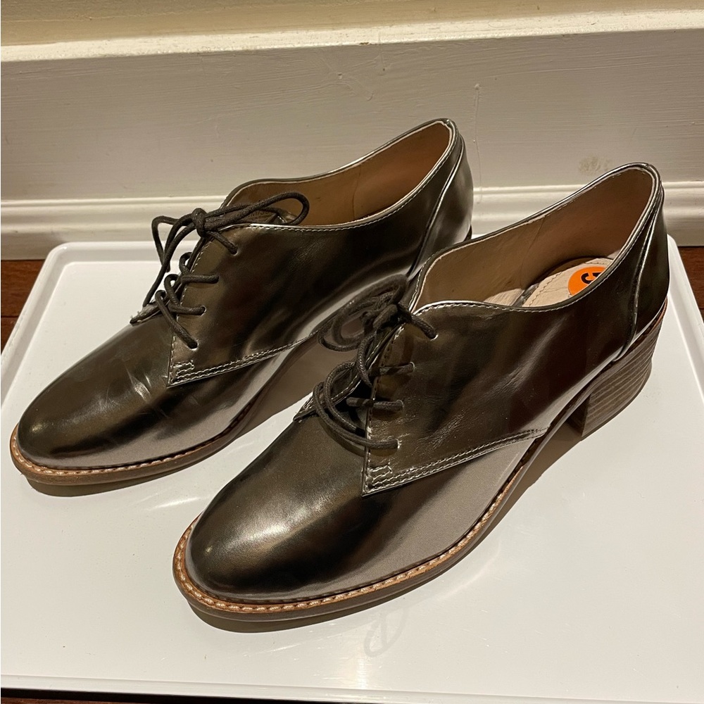 Louise et Cie Metallic tie up shoe size 5.5